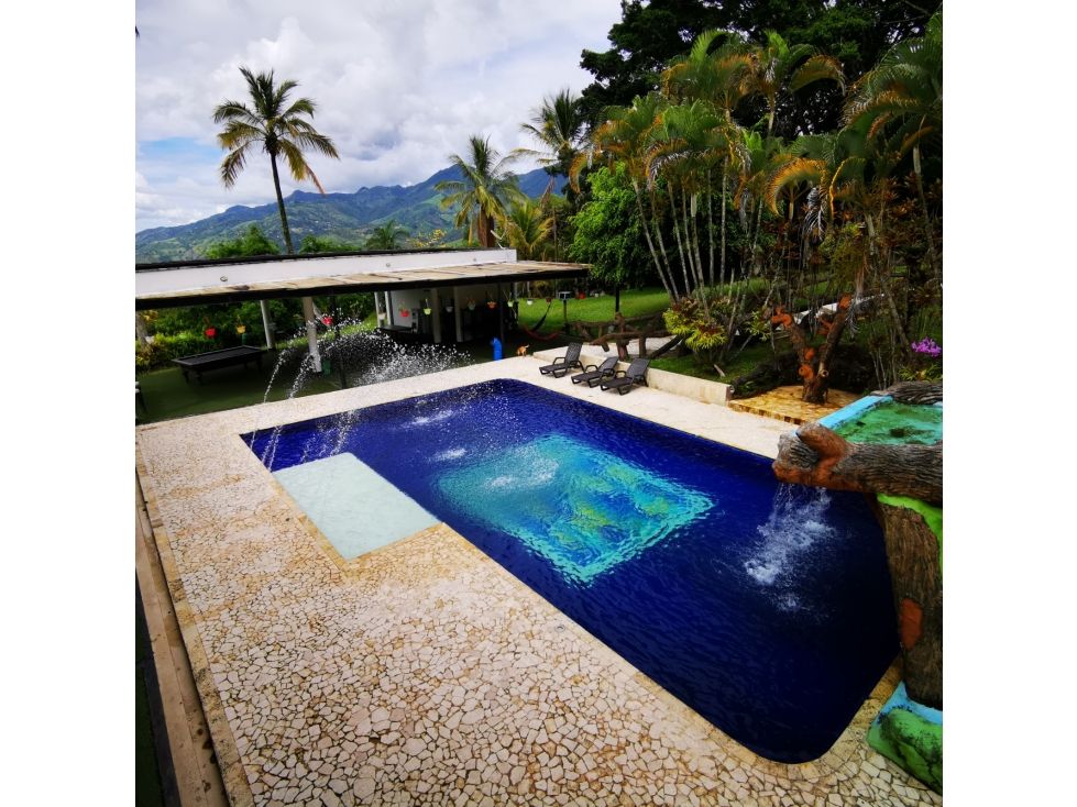 Casa Campestre en venta Antioquia Barbosa Barbosa 350 m2 Habitaciones 5 Baños 4 Garajes 5 Precio $3800000000