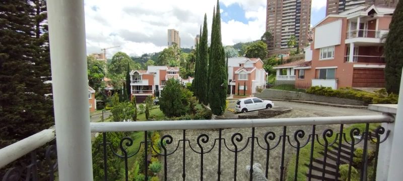 Casa en arriendo Antioquia Medellín Patio Bonito 415 m2 Habitaciones 4 Baños 5 Garajes 2 Precio $12000000