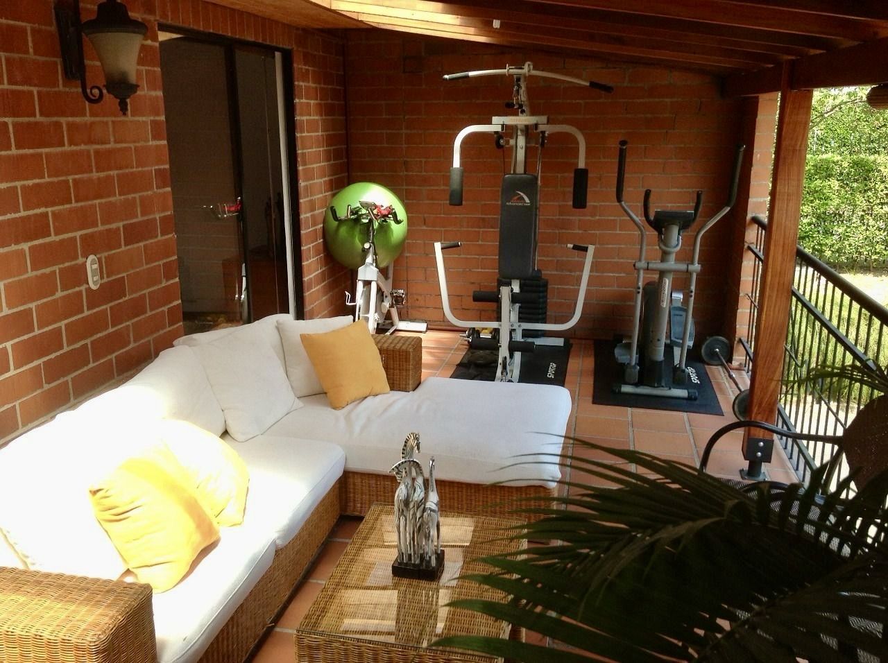 Casa en venta Valle Del Cauca Cali Urbanización Ciudad Jardín 170 m2 Habitaciones 3 Baños 3 Garajes 2 Precio $750000000