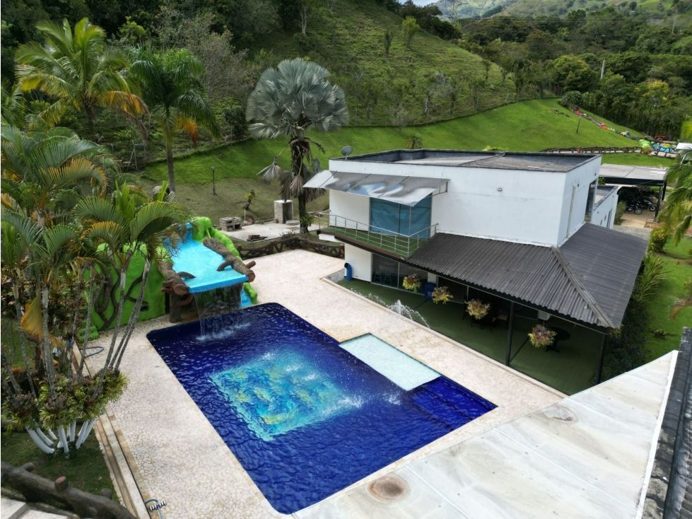 Finca en arriendo Antioquia Barbosa Barbosa 350 m2 Habitaciones 5 Baños 4 Garajes 5 Precio $26000000