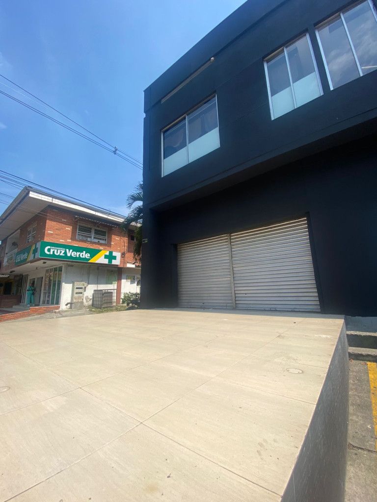 Local en arriendo Valle Del Cauca Cali Vipasa 500 m2 Habitaciones 0 Baños 3 Garajes 3 Precio $7500000