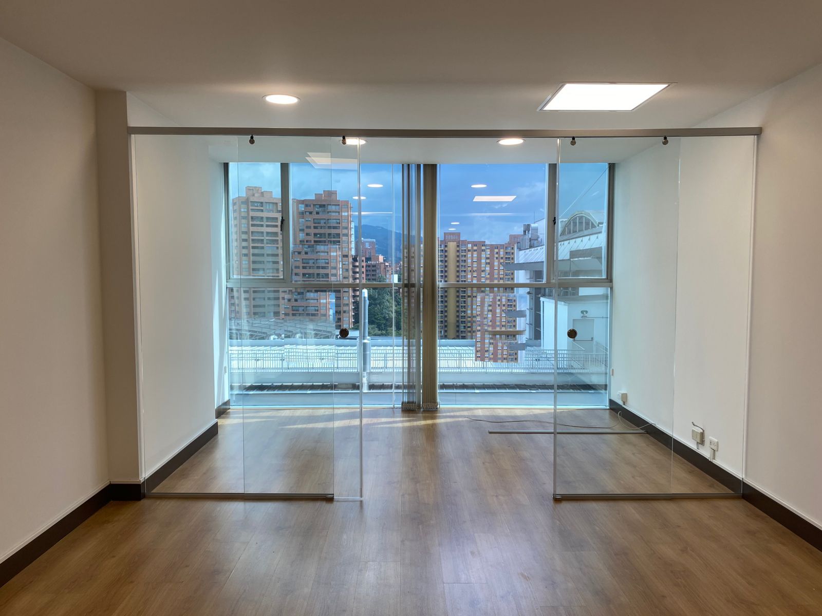 Oficina en arriendo Antioquia Medellín Urbanizacion Santa Maria De Oviedo 38 m2 Habitaciones 0 Baños 1 Garajes 1 Precio $3800000