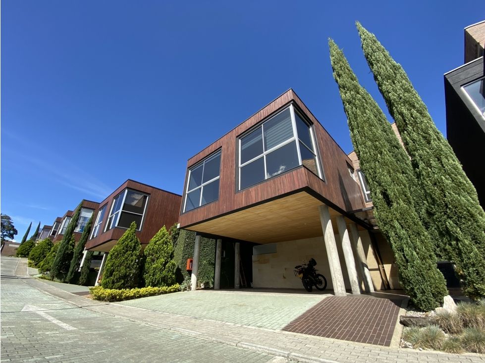 Casa en arriendo Antioquia Envigado Loma Del Atravesado 300 m2 Habitaciones 3 Baños 4 Garajes 4 Precio $12900000