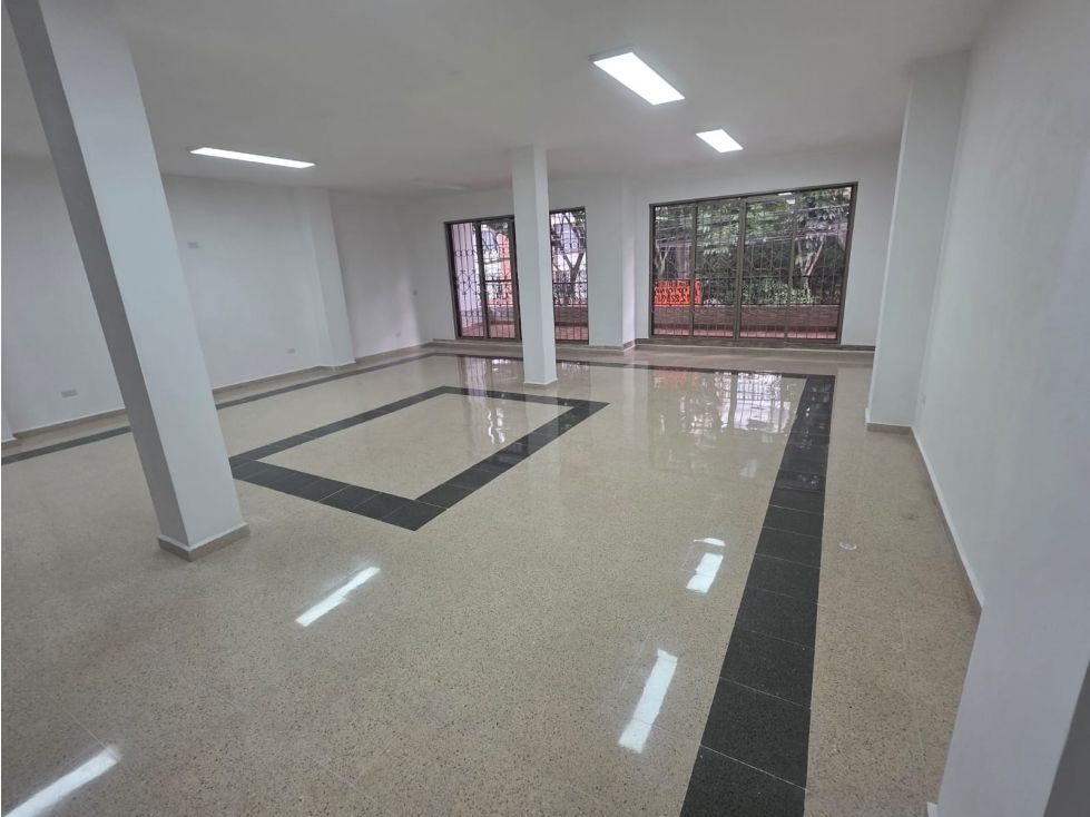 Oficina en arriendo Antioquia Medellín Suramericana 180 m2 Habitaciones 0 Baños 2 Garajes 0 Precio $7200000
