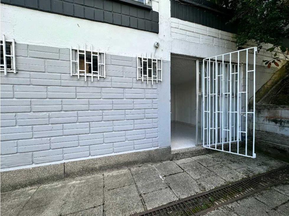 Local en venta Antioquia Envigado Zona Centro 24 m2 Habitaciones 0 Baños 1 Garajes 0 Precio $160000000