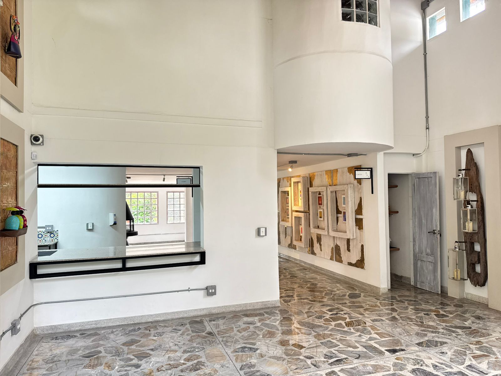 Oficina en arriendo Antioquia Envigado La Mesa 850 m2 Habitaciones 0 Baños 6 Garajes 6 Precio $22000000