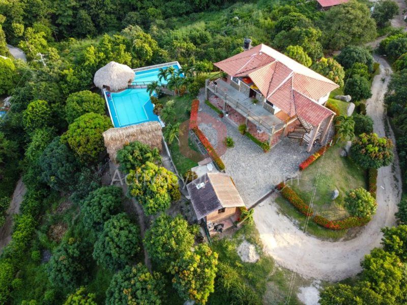 Edificio en venta Magdalena Santa Marta El Mayor 1000 m2 Habitaciones 10 Baños 10 Garajes 14 Precio $2400000000