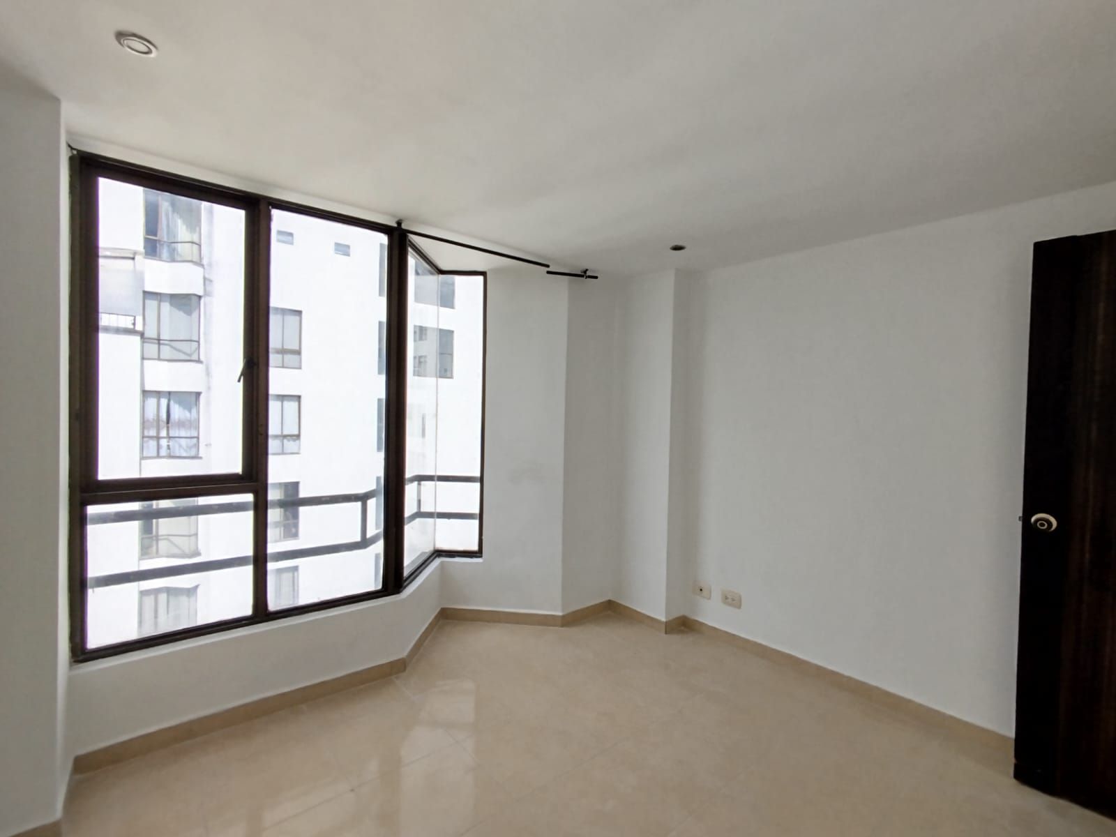 Apartamento en arriendo Risaralda Pereira Los Alamos 145 m2 Habitaciones 4 Baños 3 Garajes 2 Precio $3150000