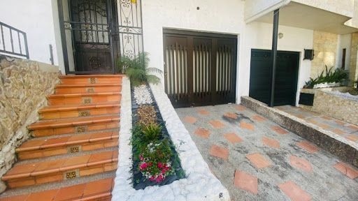 Casa en arriendo Antioquia Medellín Santa Teresita 300 m2 Habitaciones 5 Baños 4 Garajes 1 Precio $8000000