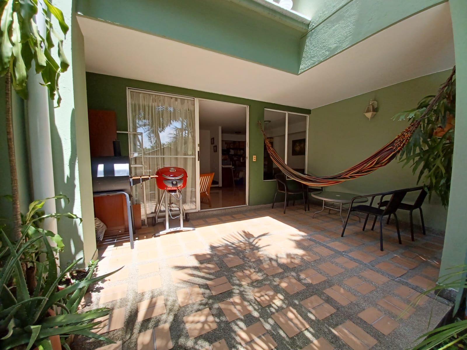 Casa en venta Antioquia Medellín Loma De Los Bernal 223 m2 Habitaciones 3 Baños 4 Garajes 2 Precio $930000000