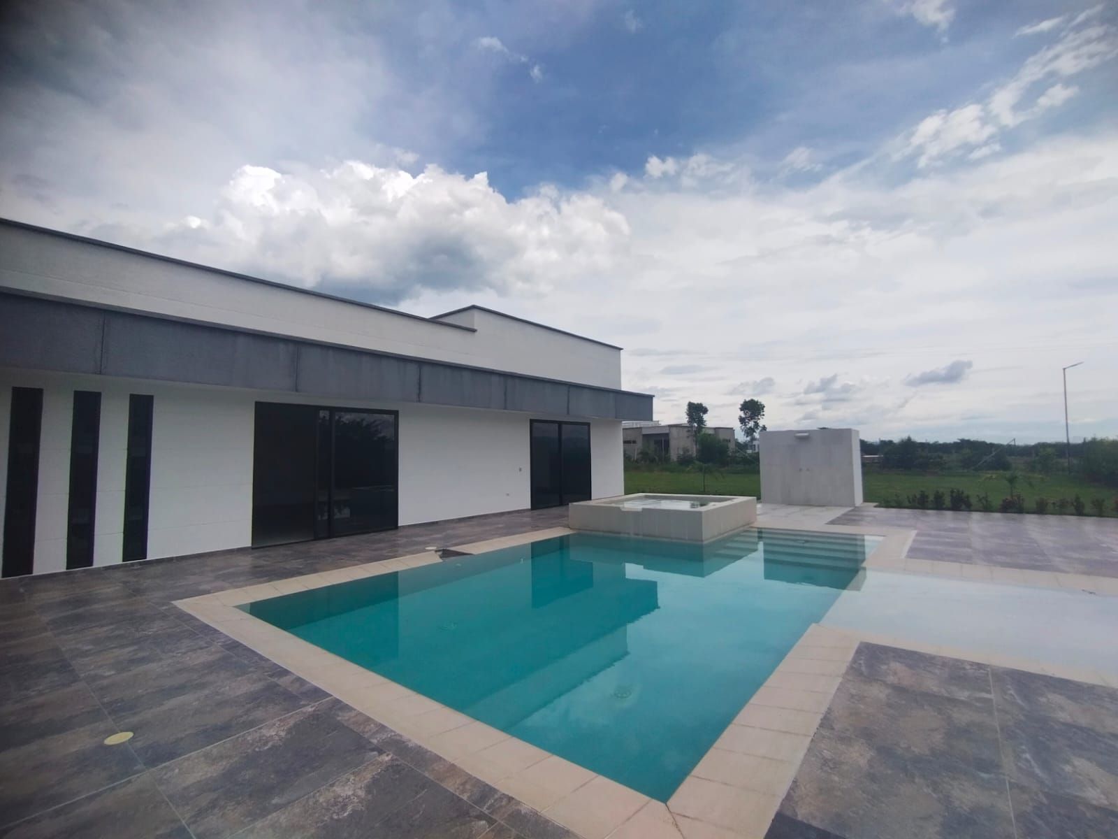 Casa Campestre en arriendo o venta Risaralda Pereira Jardin De Velez Y Velez 360 m2 Habitaciones 4 Baños 5 Garajes 6 Precio venta $2900000000 Precio arriendo $12000000