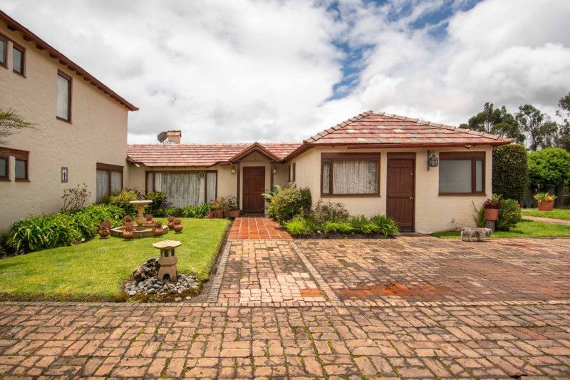 Casa en venta Cundinamarca Chía Chia 300 m2 Habitaciones 3 Baños 4 Garajes 12 Precio $1690000000