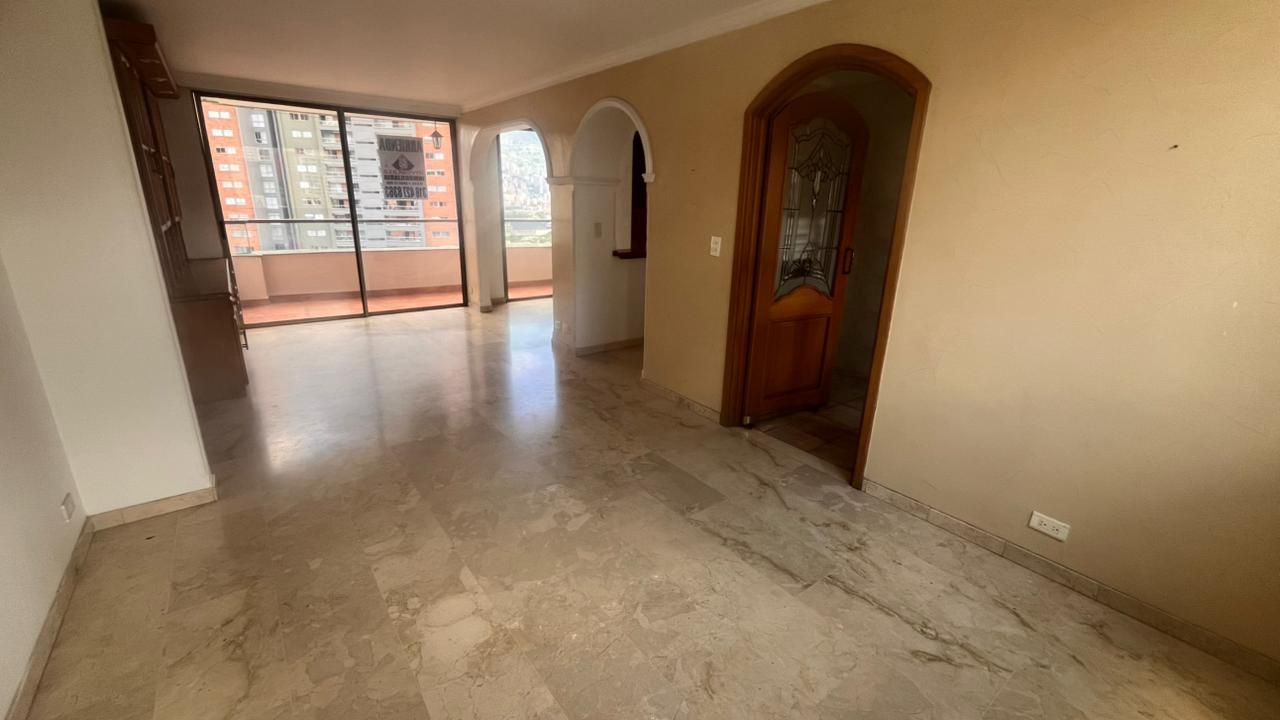 Apartamento en arriendo Antioquia Medellín Loma De Los Bernal 100 m2 Habitaciones 2 Baños 3 Garajes 1 Precio $3200000
