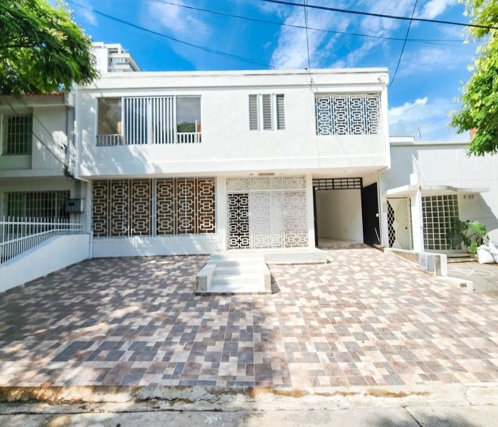 Casa en arriendo Valle Del Cauca Cali Santa Mónica 452 m2 Habitaciones 3 Baños 3 Garajes 2 Precio $20000000