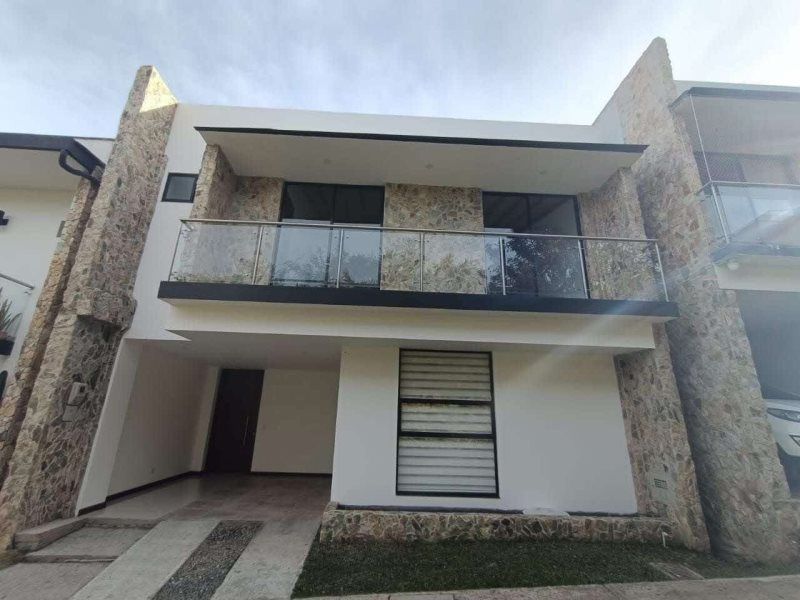 Casa en arriendo o venta Antioquia El Retiro El Retiro 162 m2 Habitaciones 3 Baños 3 Garajes 0 Precio venta $870000000 Precio arriendo $4800000
