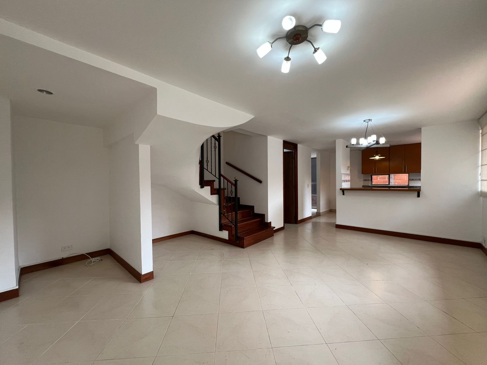 Casa en arriendo Antioquia Envigado Sendero Brujo 84 m2 Habitaciones 2 Baños 3 Garajes 1 Precio $3150000