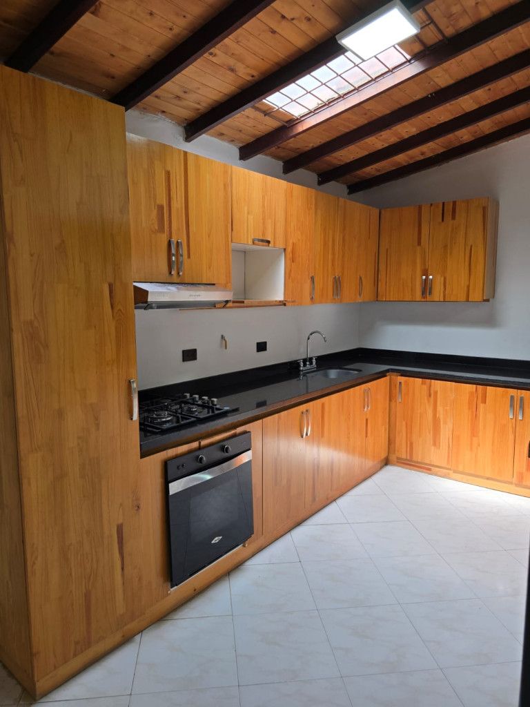 Casa en arriendo Antioquia Envigado Jardines 120 m2 Habitaciones 3 Baños 2 Garajes 0 Precio $4700000