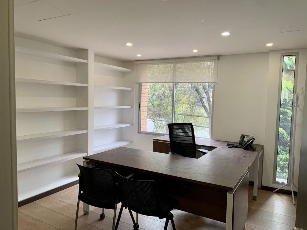 Oficina en arriendo Cundinamarca Bogotá Emaus 600 m2 Habitaciones 0 Baños 8 Garajes 2 Precio $28000000