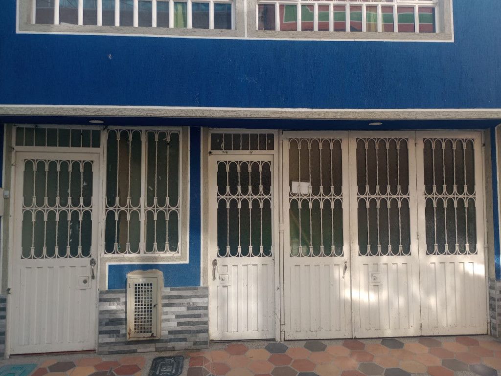 Casa en venta Cundinamarca Bogotá Bosa Nova 280 m2 Habitaciones 8 Baños 4 Garajes 1 Precio $580000000