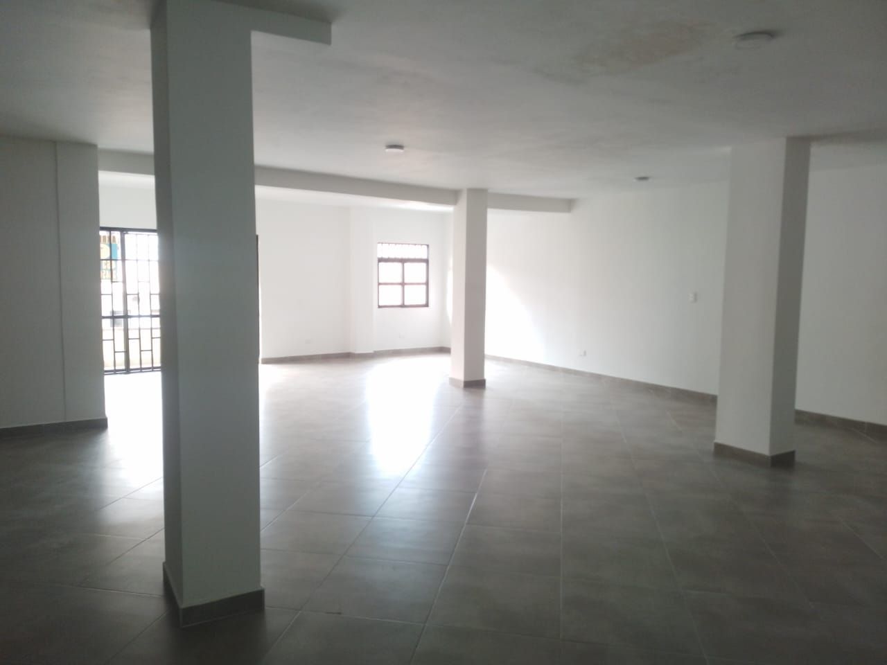 Local en arriendo Antioquia Medellín Los Naranjos 18 m2 Habitaciones 0 Baños 4 Garajes 0 Precio $6800000