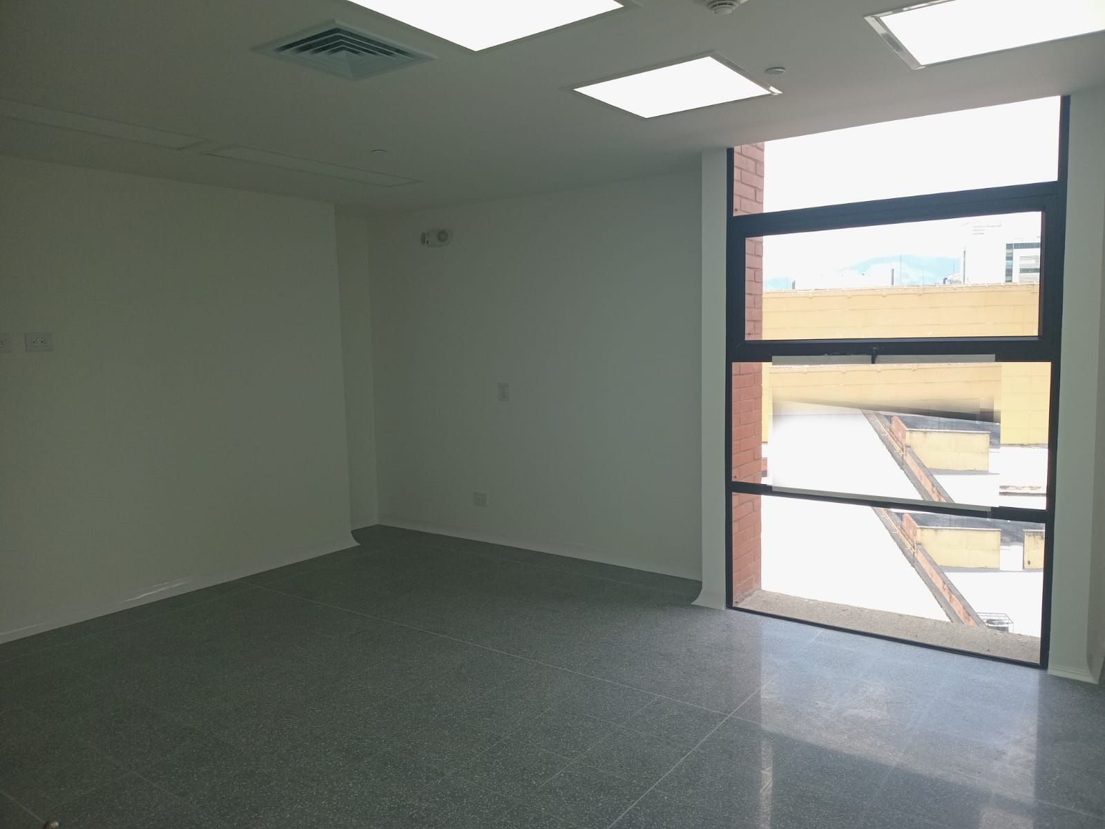 Consultorio en arriendo Antioquia Medellín San Diego 38 m2 Habitaciones 0 Baños 1 Garajes 1 Precio $5000000