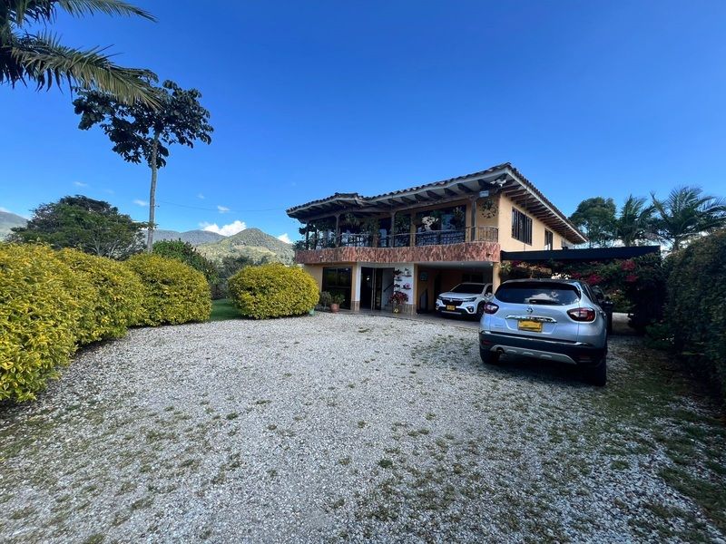 Finca en venta Antioquia Rionegro Rionegro 374 m2 Habitaciones 6 Baños 6 Garajes 2 Precio $1800000000
