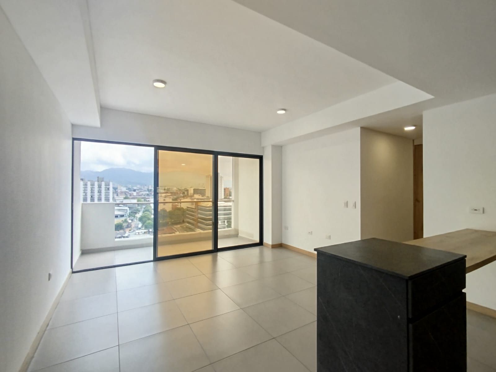 Apartamento en arriendo Risaralda Pereira Pinares Alto 92 m2 Habitaciones 3 Baños 3 Garajes 1 Precio $3400000