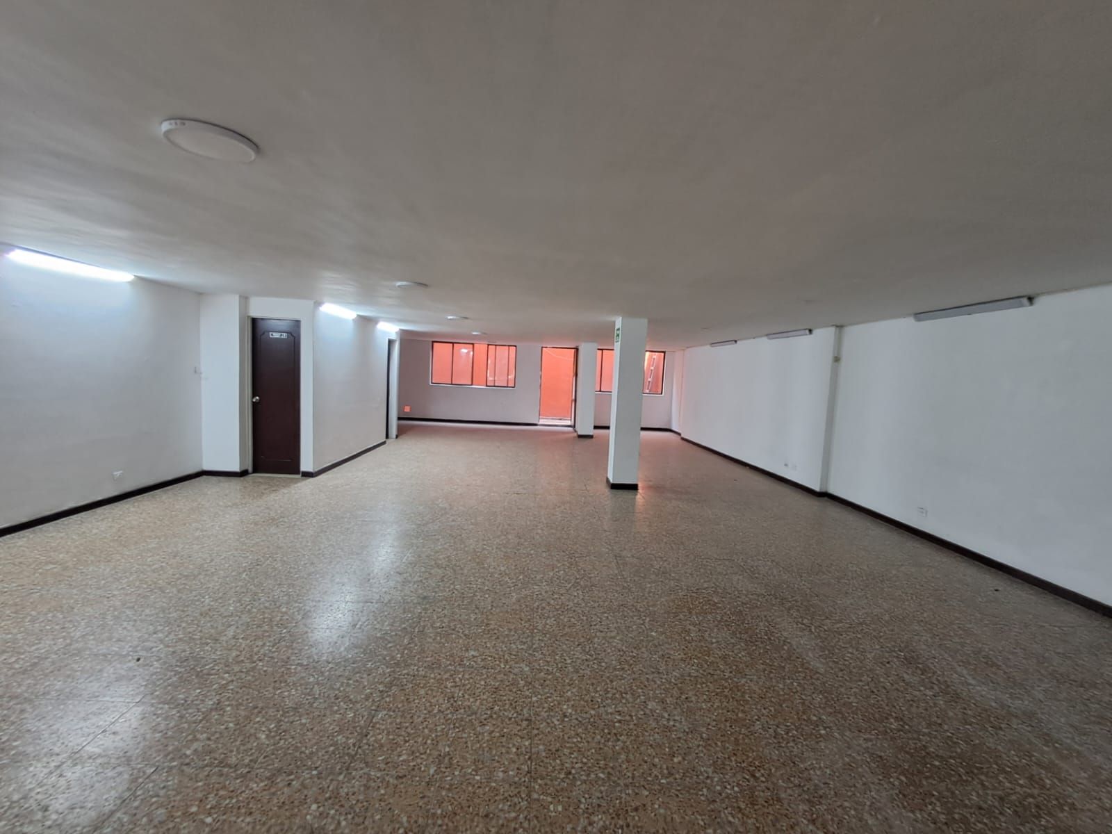 Local en arriendo Antioquia Medellín Los Colores 180 m2 Habitaciones 0 Baños 1 Garajes 0 Precio $6500000