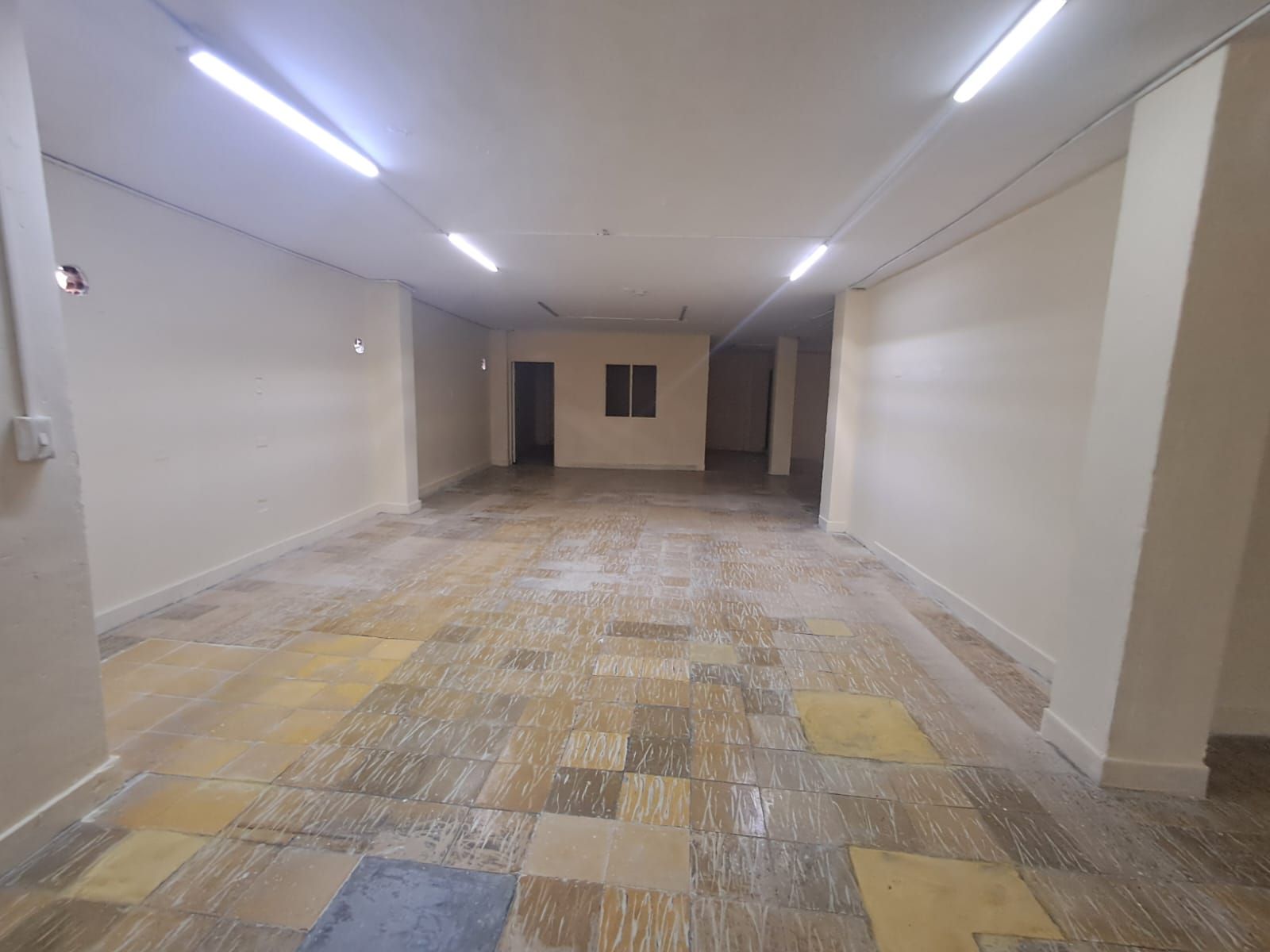 Local en arriendo Antioquia Medellín La Floresta 330 m2 Habitaciones 0 Baños 2 Garajes 0 Precio $11000000