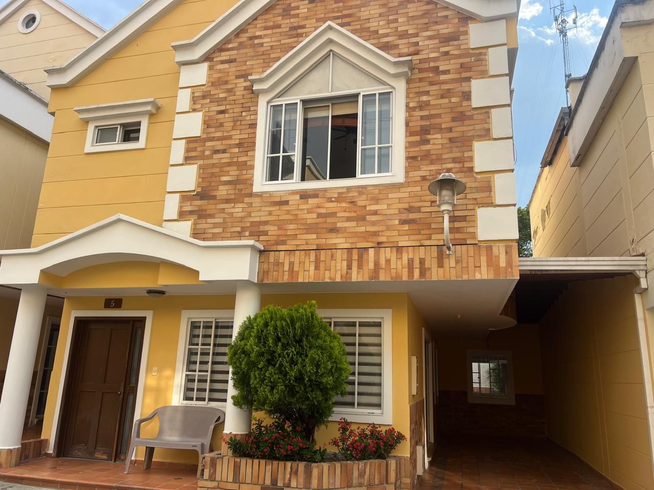 Casa en venta Santander Floridablanca Prado Del Sur 230 m2 Habitaciones 4 Baños 4 Garajes 2 Precio $870000000