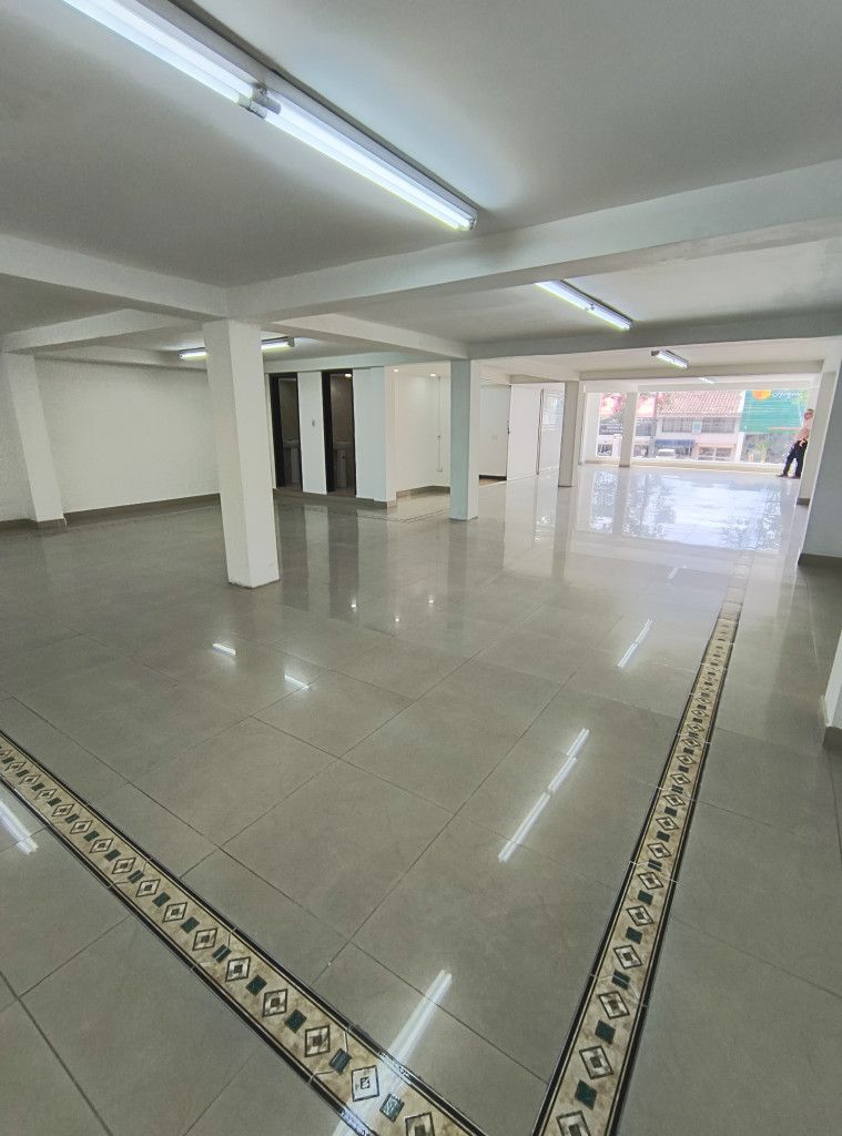 Local en arriendo Valle Del Cauca Cali Camino Real 250 m2 Habitaciones 0 Baños 2 Garajes 0 Precio $7000000