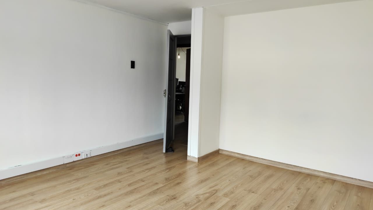 Oficina en arriendo Cundinamarca Bogotá Polo Club 360 m2 Habitaciones 0 Baños 3 Garajes 0 Precio $1400000