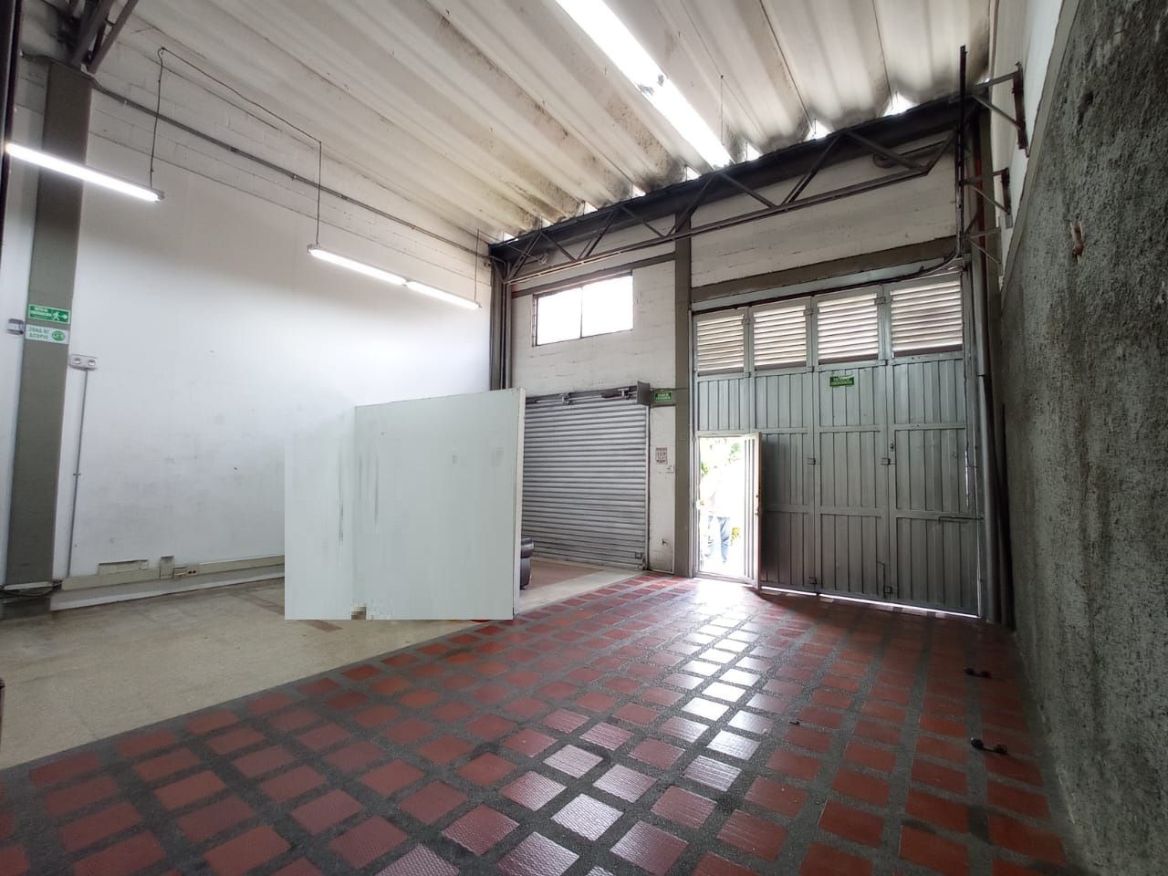 Bodega en arriendo Antioquia Medellín Fatima 280 m2 Habitaciones 0 Baños 3 Garajes 0 Precio $11000000