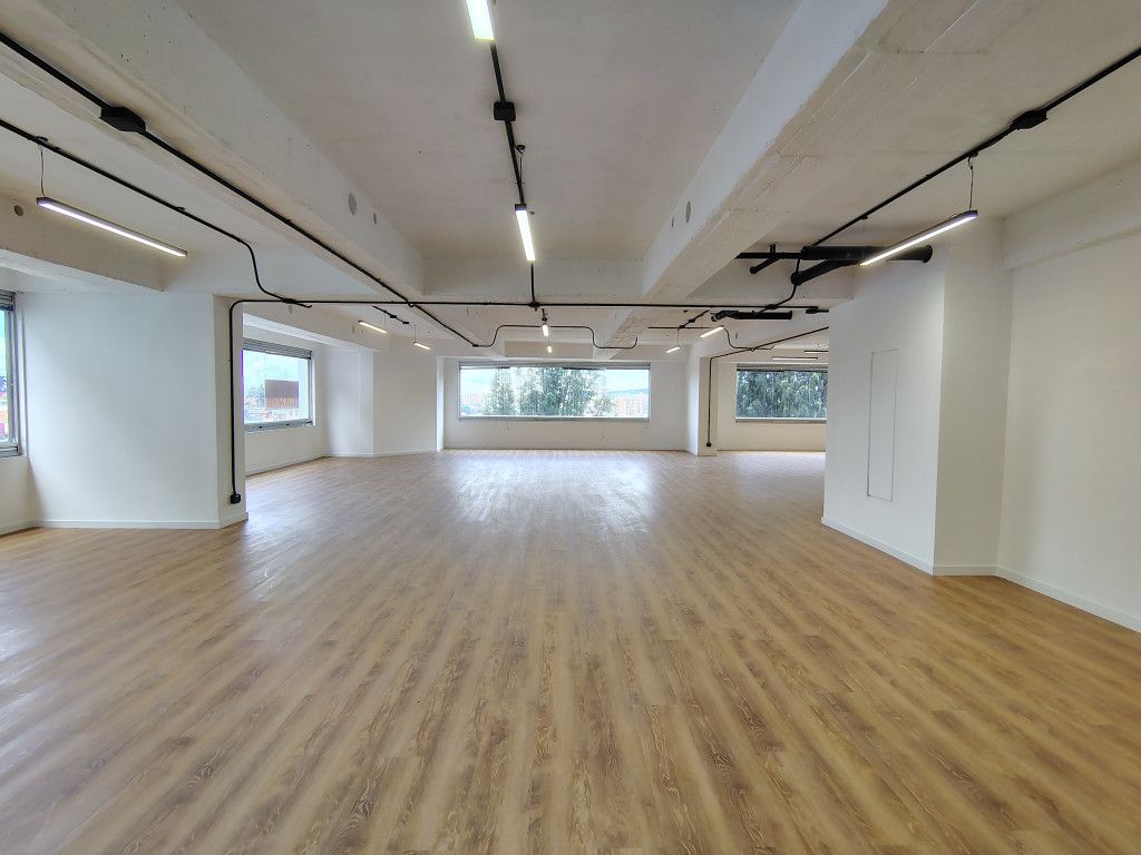 Oficina en venta Cundinamarca Bogotá Millan 253 m2 Habitaciones 0 Baños 2 Garajes 5 Precio $2100000000