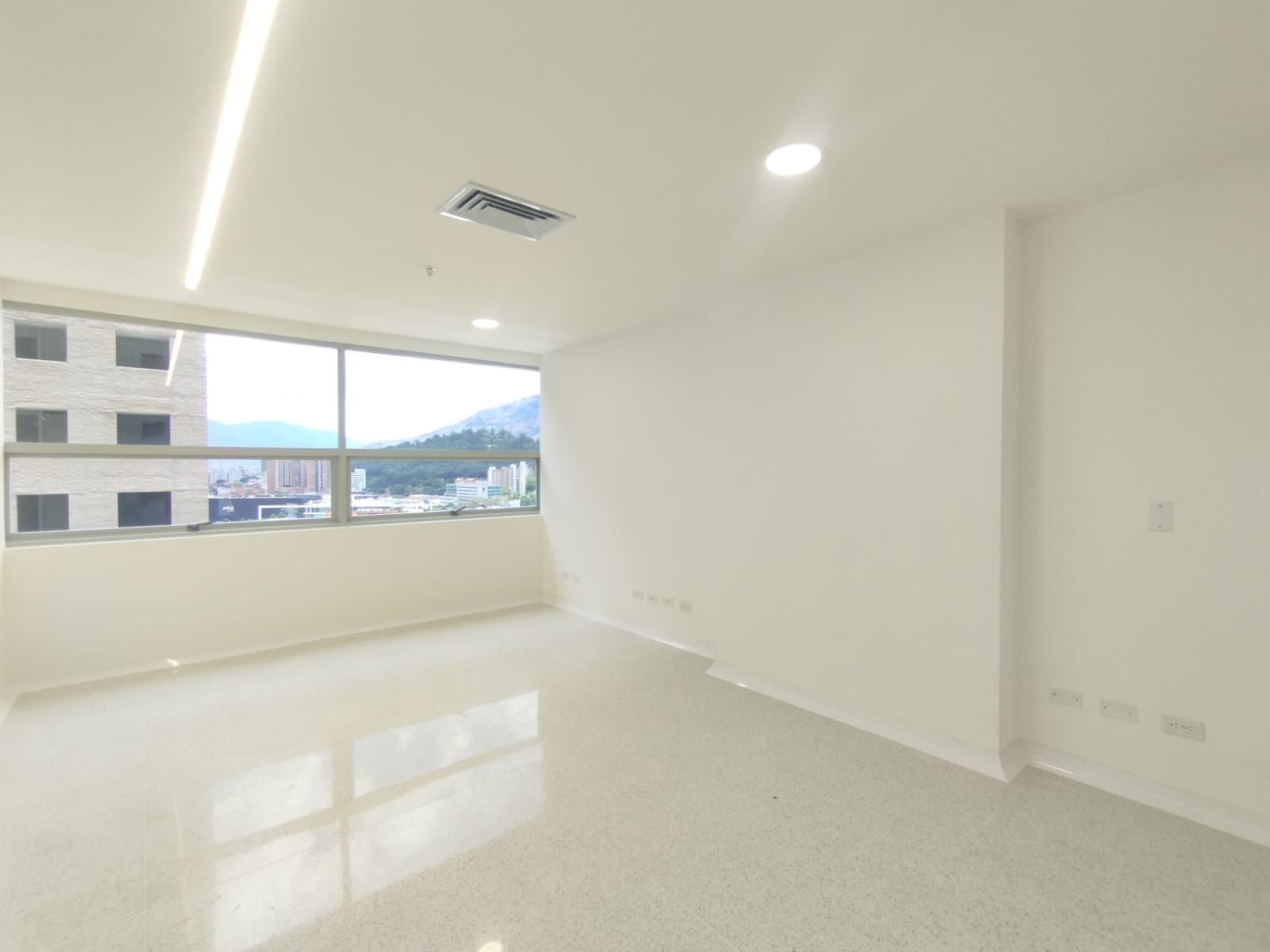 Consultorio en arriendo Antioquia Medellín Simesa 38 m2 Habitaciones 0 Baños 1 Garajes 1 Precio $4500000