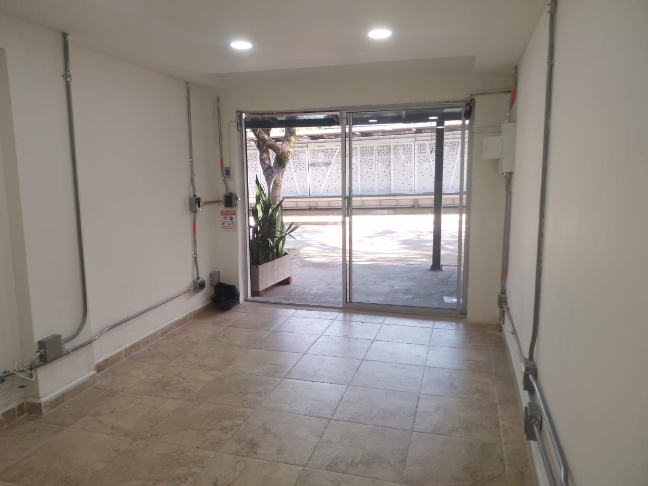 Local en arriendo Antioquia Medellín Tenche 35 m2 Habitaciones 0 Baños 1 Garajes 0 Precio $3700000