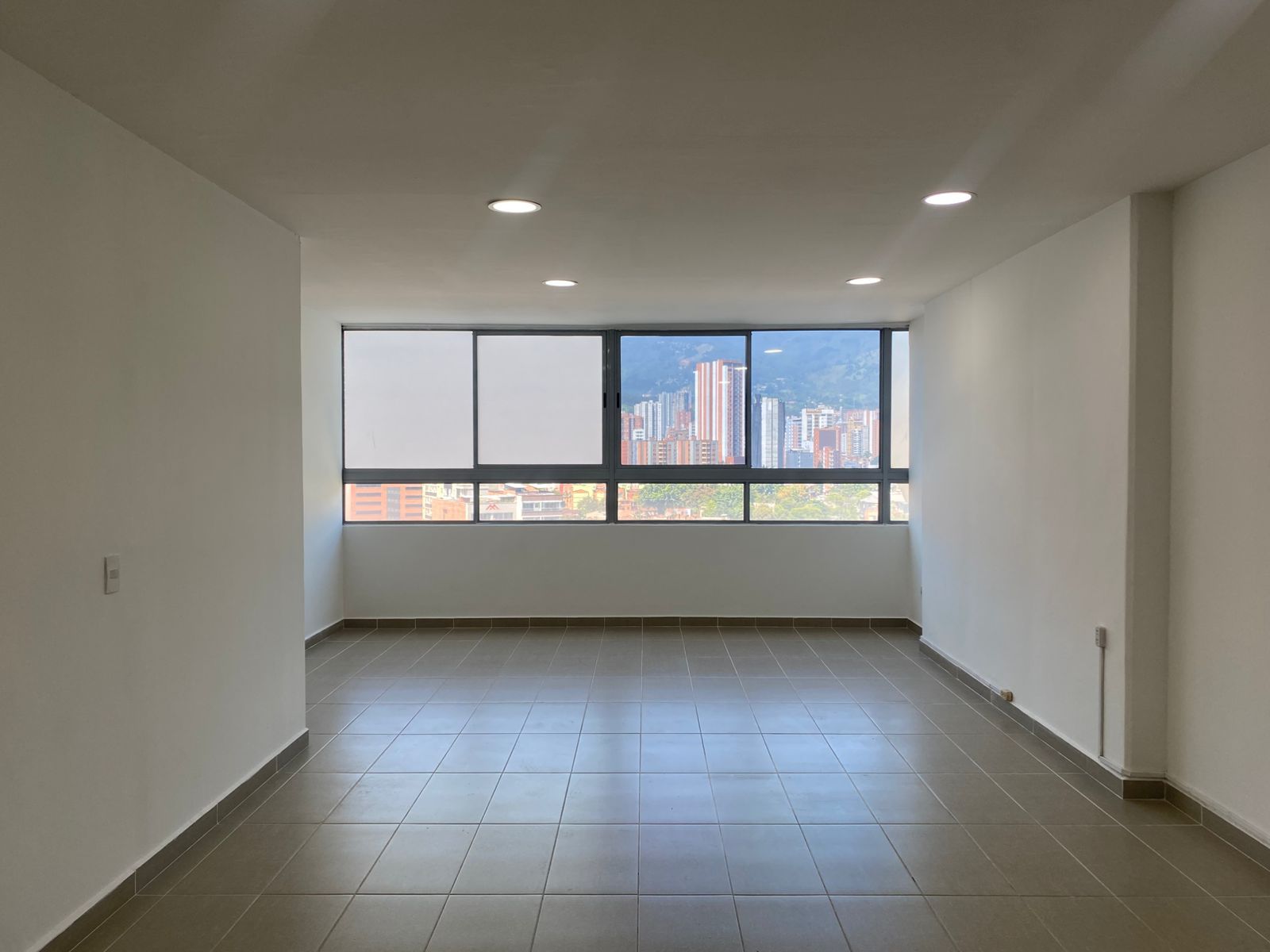 Oficina en arriendo Antioquia Sabaneta Restrepo Naranjo 35 m2 Habitaciones 0 Baños 1 Garajes 0 Precio $3600000
