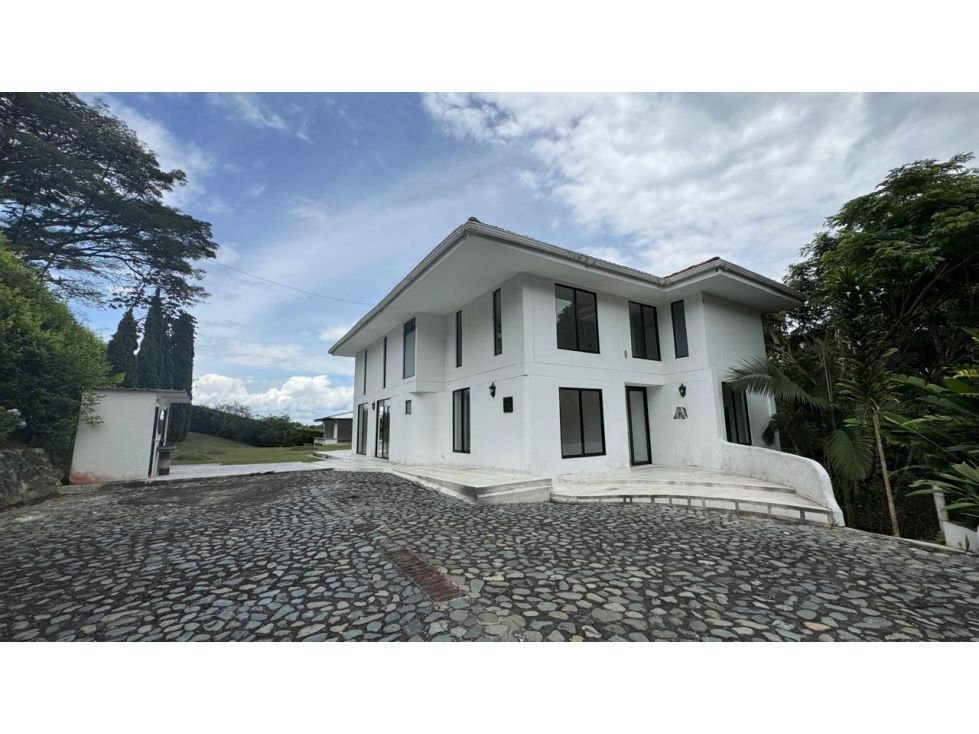Casa Campestre en arriendo o venta Risaralda Pereira San Jose 506 m2 Habitaciones 6 Baños 10 Garajes 8 Precio venta $2200000000 Precio arriendo $8540000