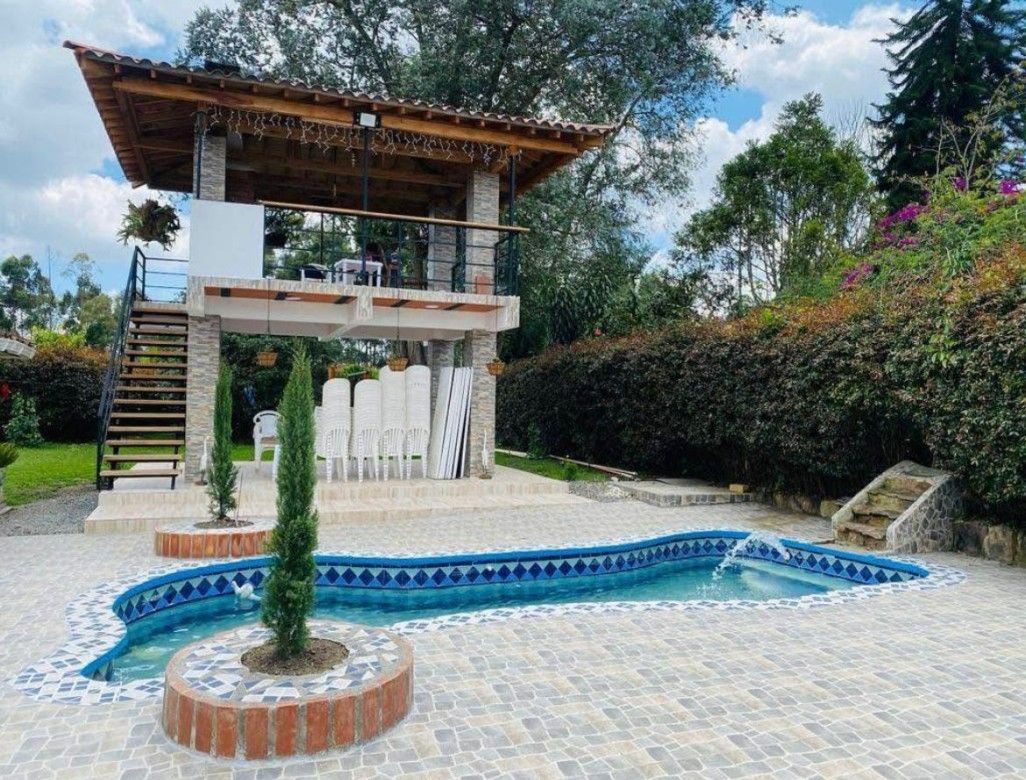 Finca en venta Antioquia Rionegro El Porvenir 300 m2 Habitaciones 3 Baños 2 Garajes 5 Precio $830000000