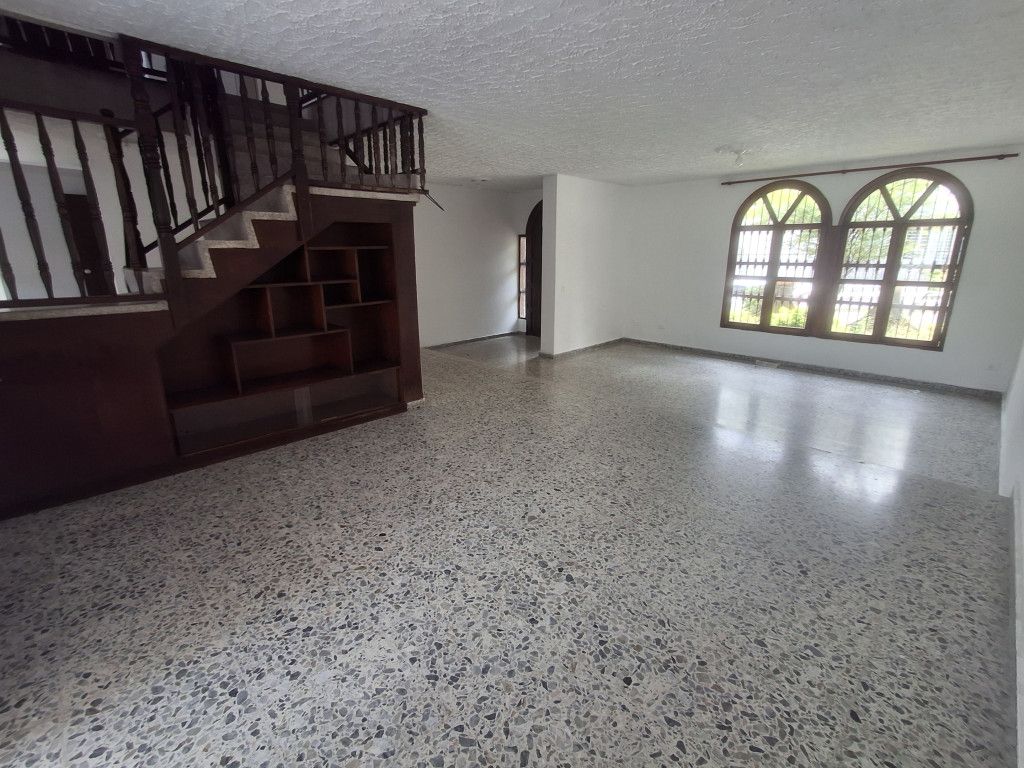 Casa en arriendo Valle Del Cauca Cali El Bosque 285 m2 Habitaciones 6 Baños 3 Garajes 1 Precio $3400000