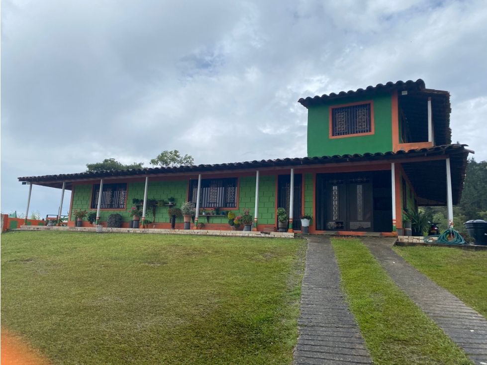 Finca en venta Antioquia Guarne Guarne 1600 m2 Habitaciones 3 Baños 2 Garajes 1 Precio $700000000