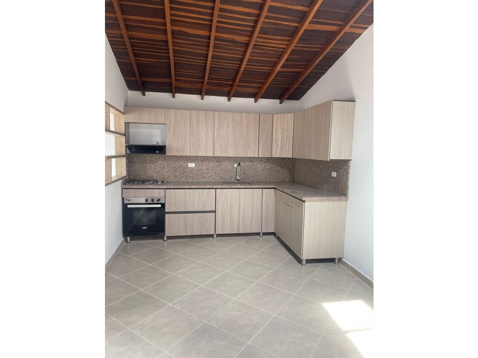 Casa en arriendo o venta Antioquia Envigado Loma Del Barro 180 m2 Habitaciones 4 Baños 3 Garajes 1 Precio venta $850000000 Precio arriendo $3800000