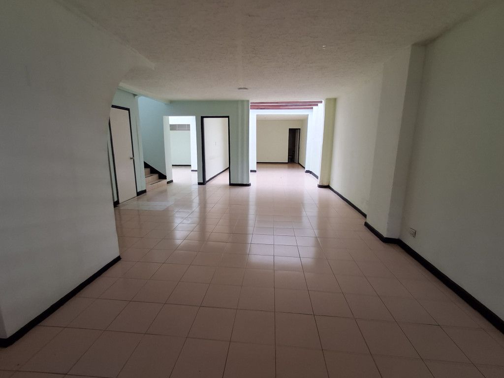 Local en arriendo Valle Del Cauca Cali San Vicente 190 m2 Habitaciones 0 Baños 4 Garajes 0 Precio $3500000