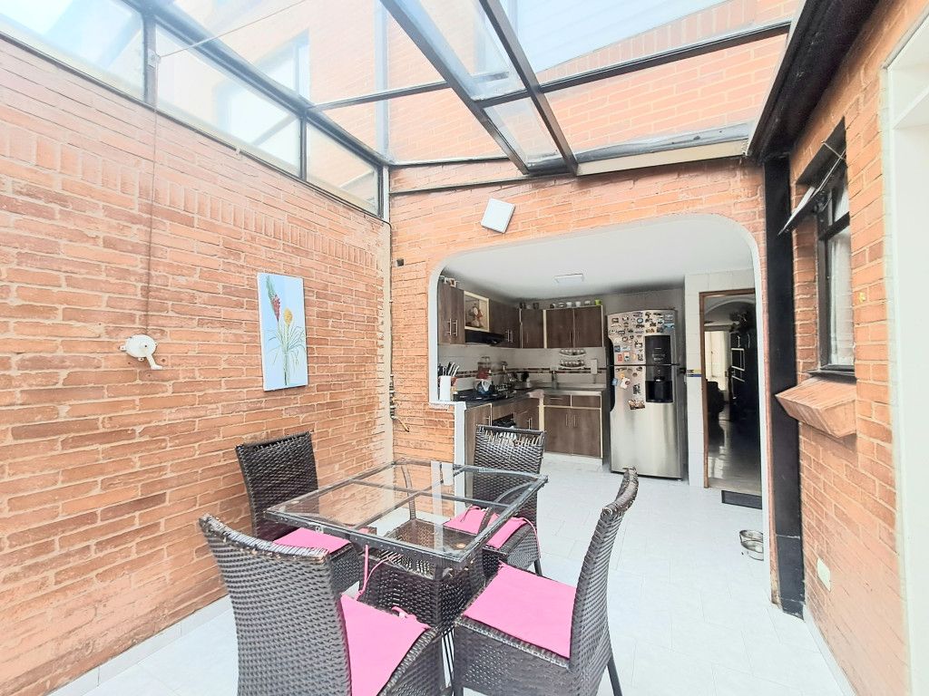 Casa en venta Cundinamarca Bogotá La Liberia 152 m2 Habitaciones 3 Baños 4 Garajes 2 Precio $680000000