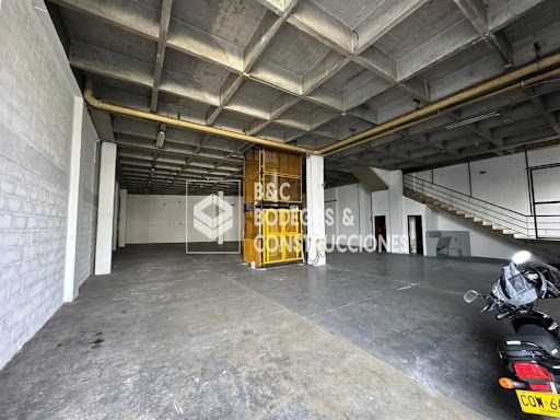 Bodega en arriendo Antioquia Sabaneta Sabaneta 1100 m2 Habitaciones 0 Baños 4 Garajes 4 Precio $30000000