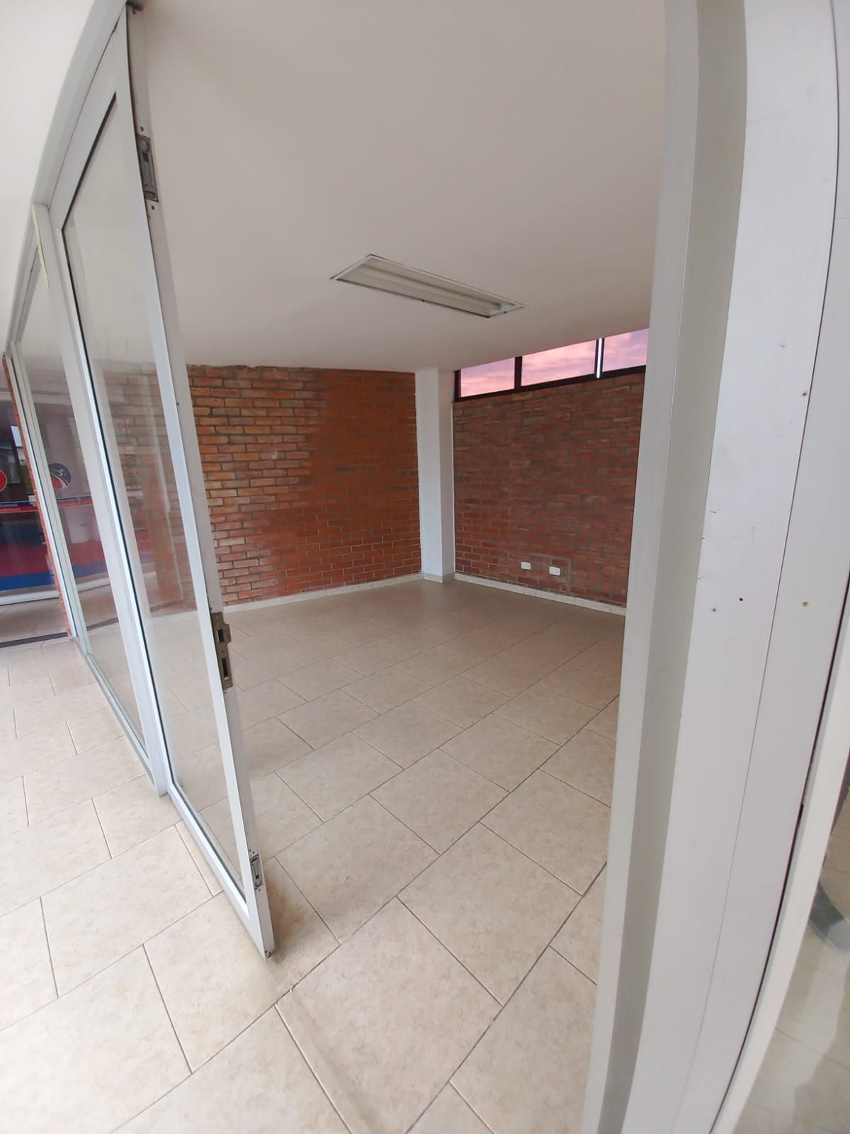 Oficina en arriendo Valle Del Cauca Cali Manzanares 20 m2 Habitaciones 0 Baños 0 Garajes 0 Precio $650000