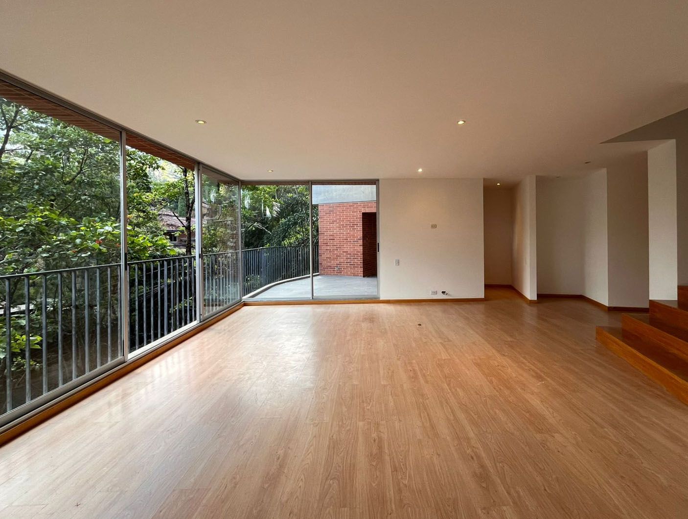 Apartamento en arriendo o venta Antioquia Medellín San Lucas 180 m2 Habitaciones 3 Baños 3 Garajes 2 Precio venta $1720000000 Precio arriendo $8800000