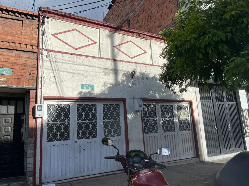 Casa en venta Cundinamarca Bogotá Restrepo Occidental 180 m2 Habitaciones 6 Baños 2 Garajes 1 Precio $550000000