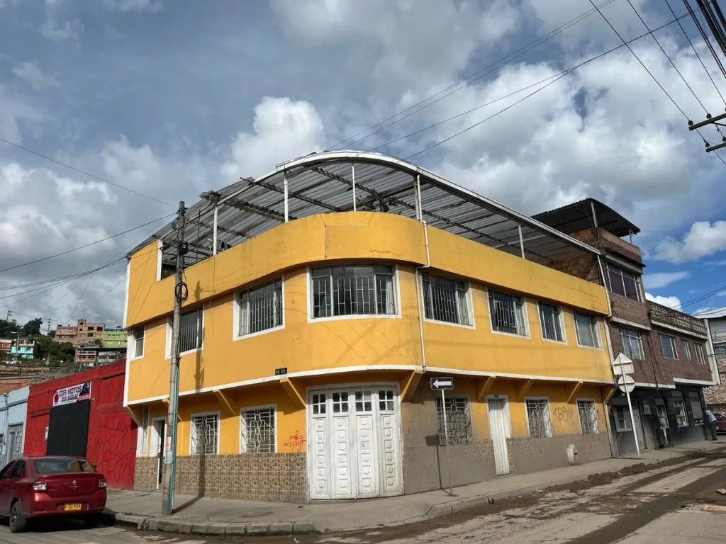 Casa en venta Cundinamarca Bogotá Abraham Lincoln 245 m2 Habitaciones 6 Baños 4 Garajes 1 Precio $480000000