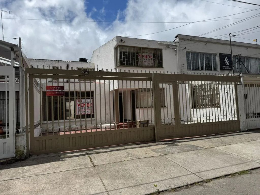 Casa en venta Cundinamarca Bogotá Polo Club 236 m2 Habitaciones 4 Baños 4 Garajes 2 Precio $1400000000